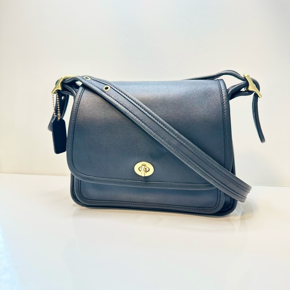 ✅Sold✅ Vintage Costa Rica Coach Rambler Legacy Navy Leather Crossbody - Picture 6 of 15